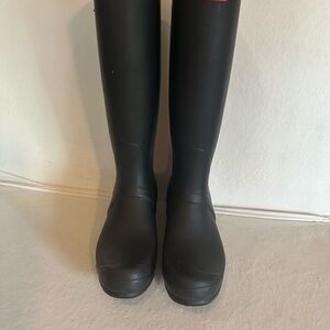 HUNTER Black Boots - Ladies Size 11